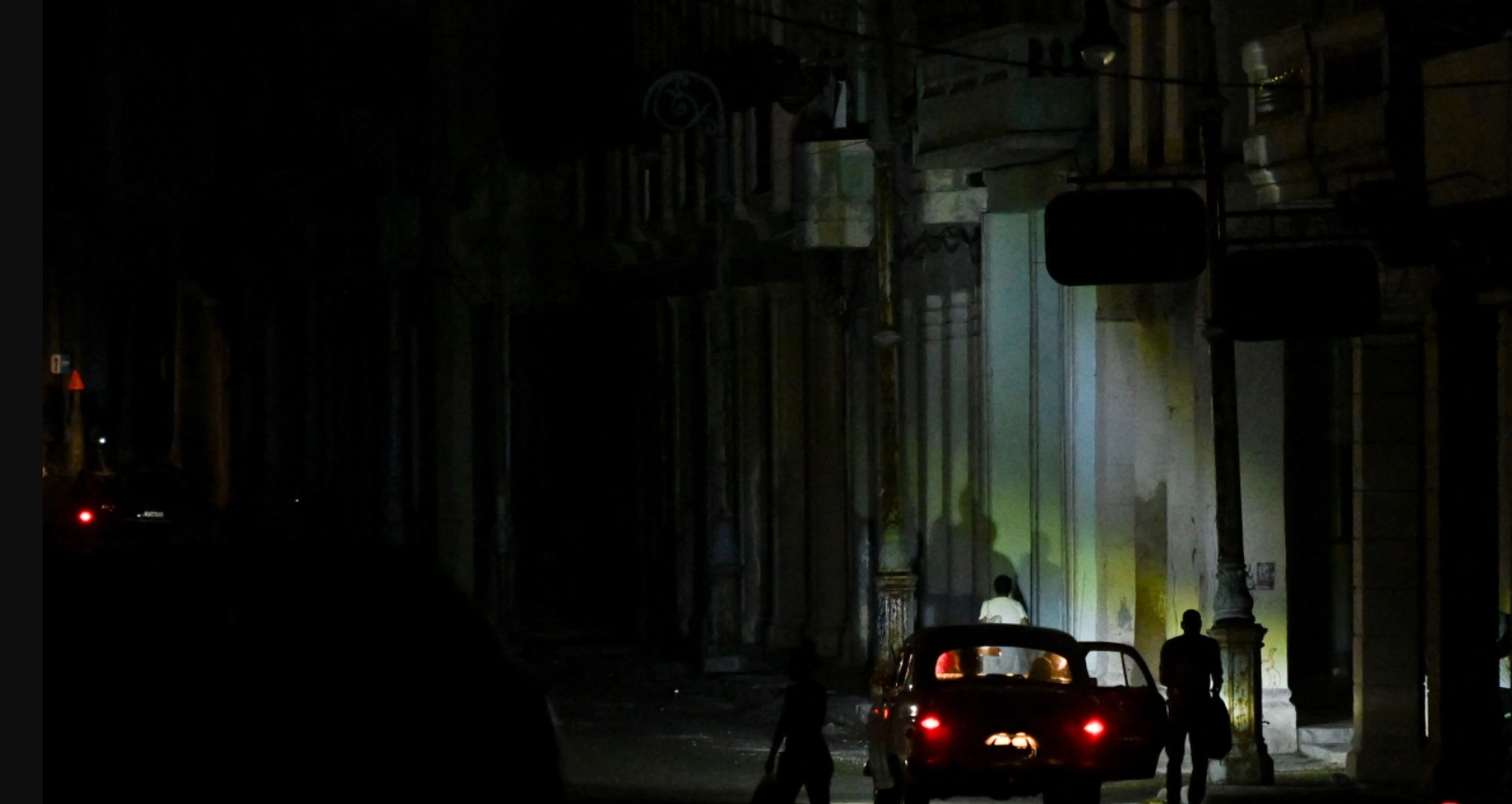 Colapsa la red eléctrica nacional de Cuba y deja sin luz a millones