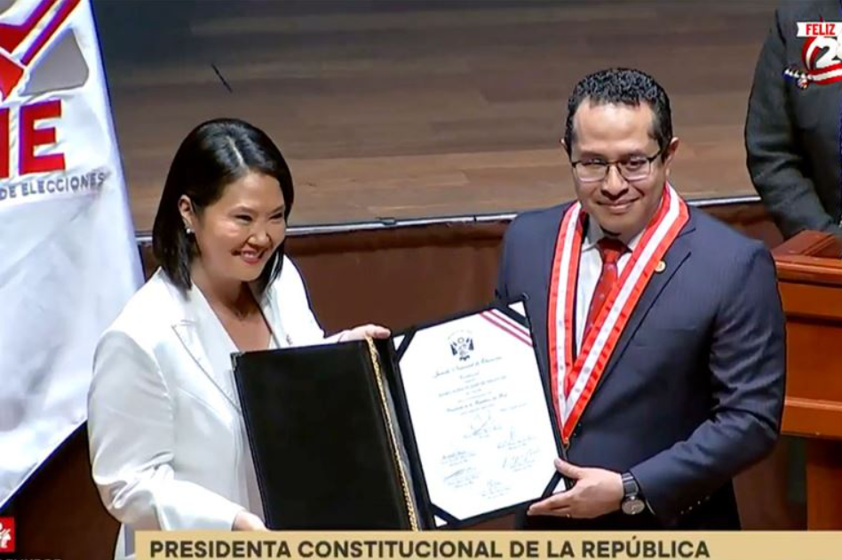 Keiko Fujimori recibe credenciales como presidenta electa de Perú