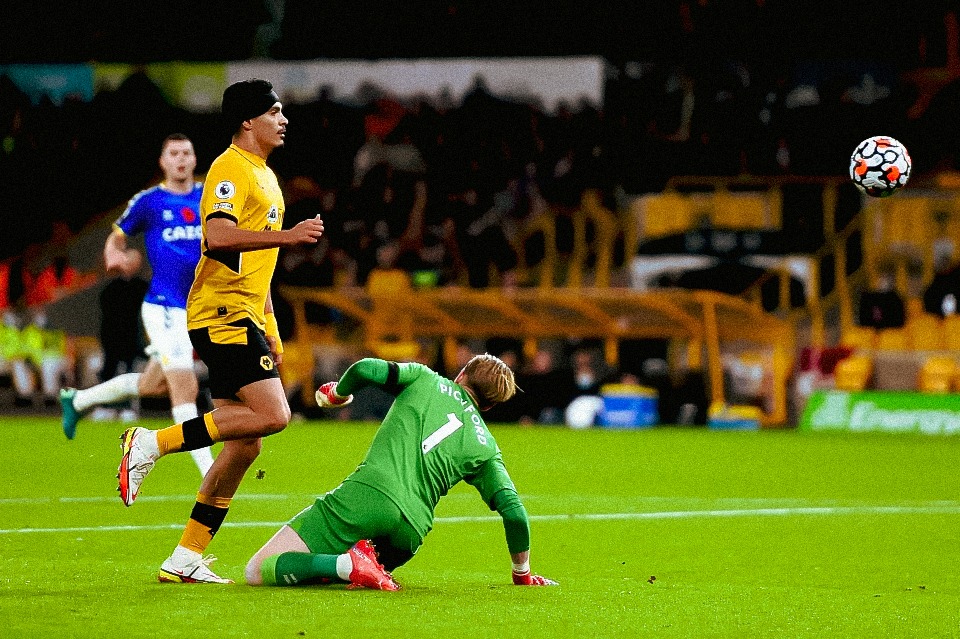 Raúl Jiménez y su historial ofensivo frente a Jordan Pickford previo al duelo mundialista