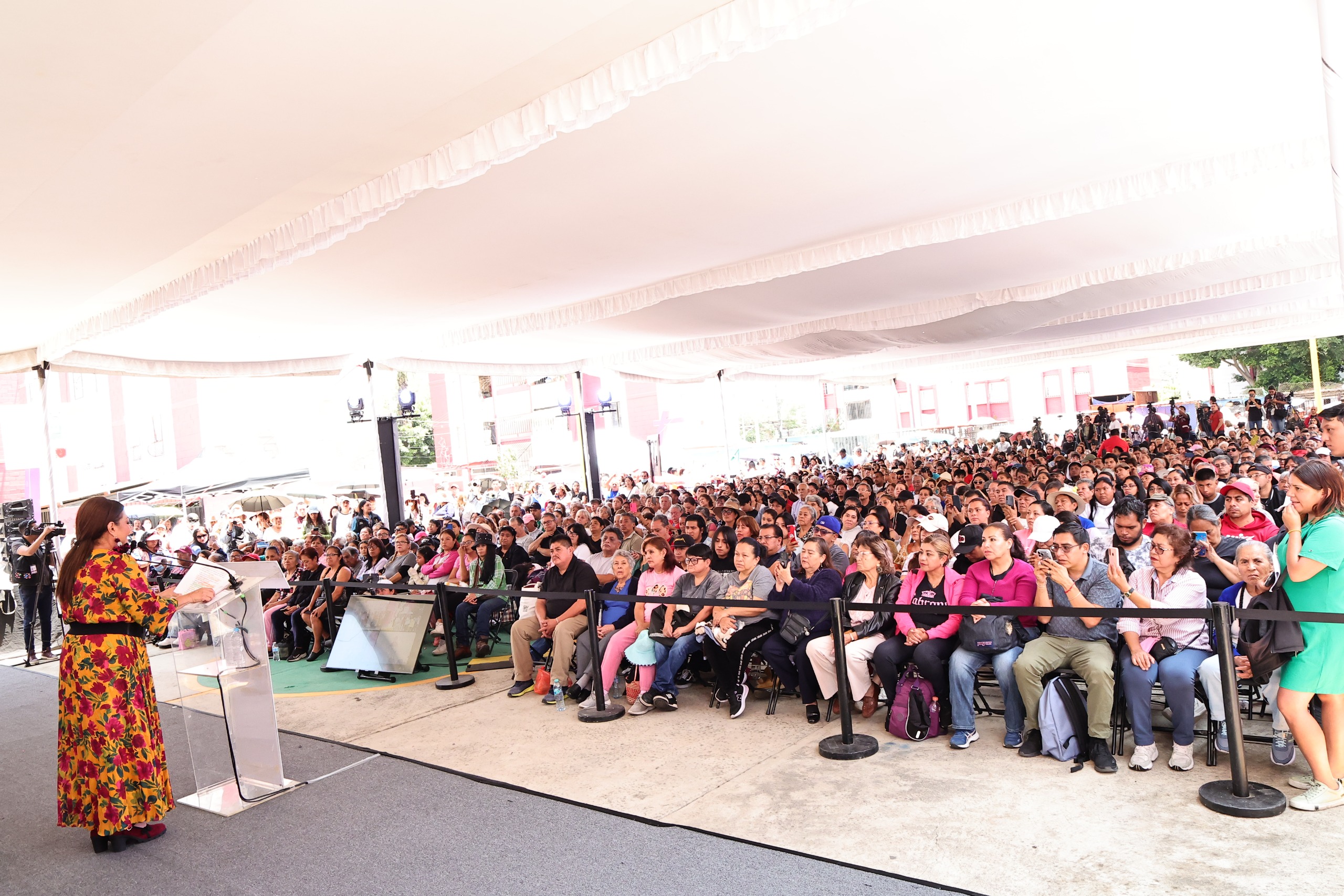 Entrega de obras del programa Otoch en la Unidad Habitacional Cuitláhuac
