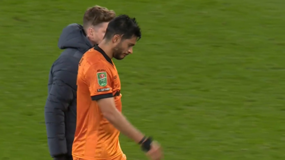 Raúl Jiménez sale lesionado con Wolverhampton y enciende alerta en la Selección Mexicana