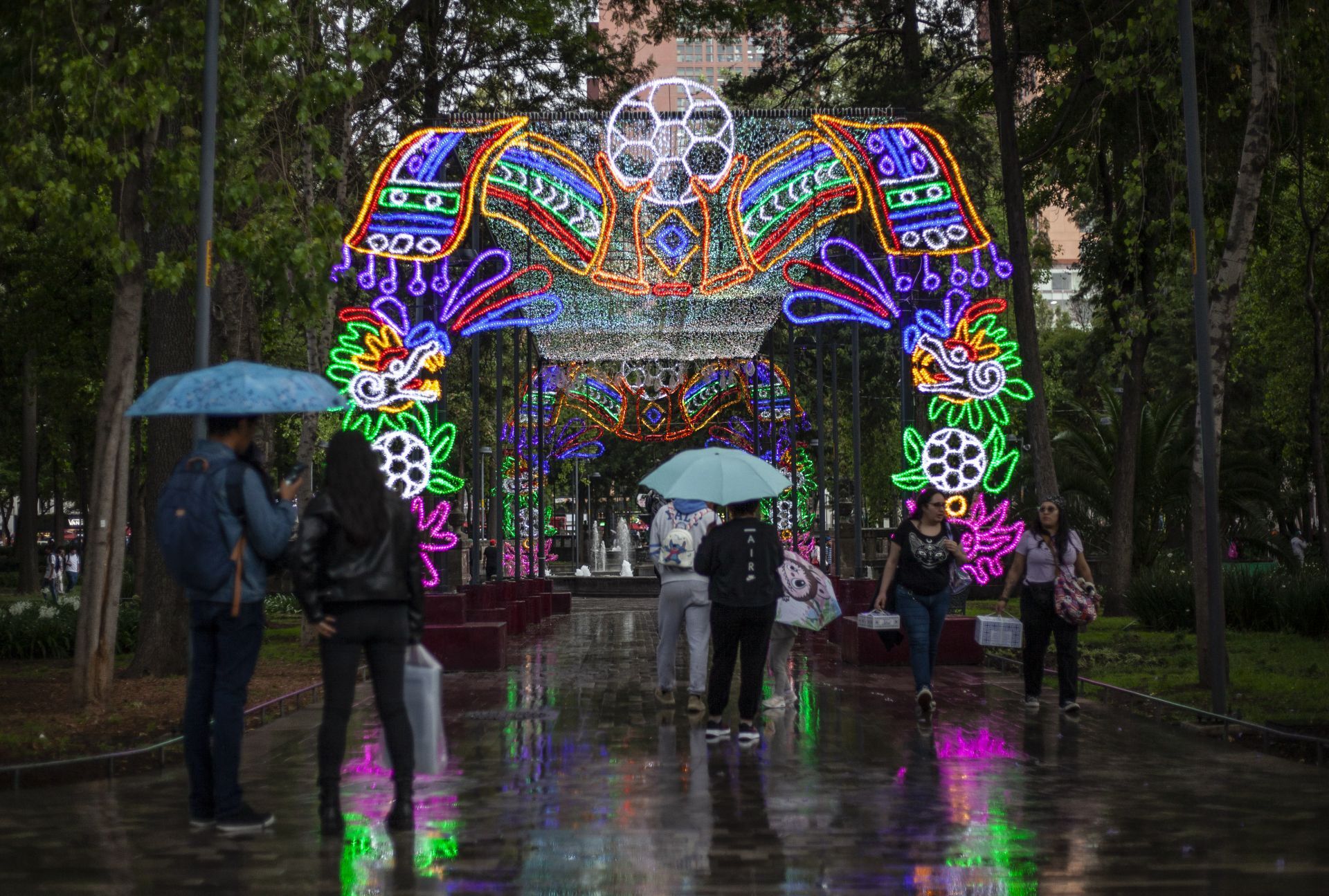 Lluvias y posible granizo mantienen en Alerta Amarilla en varias alcaldías de la CDMX.