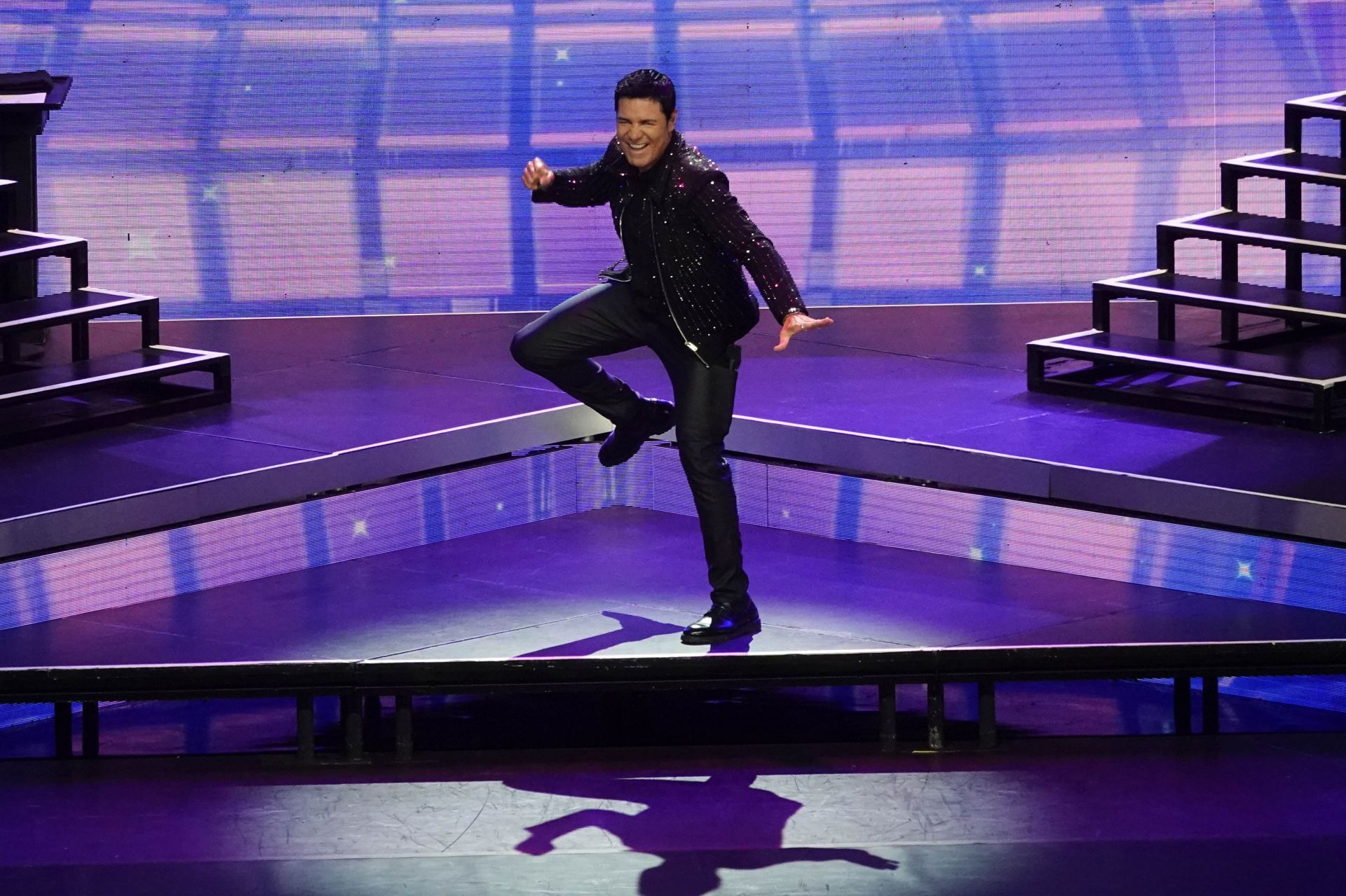 Chayanne invita a seguidores a crear foto familiar viral para Día del Padre.