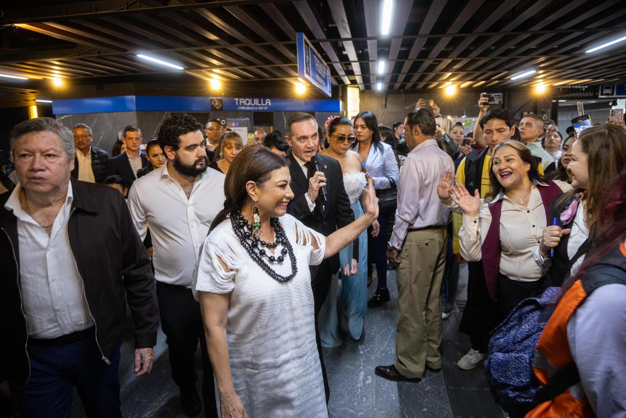 Clara Brugada rechaza críticas a renovación del Metro de la CDMX, acusa campaña falsa.