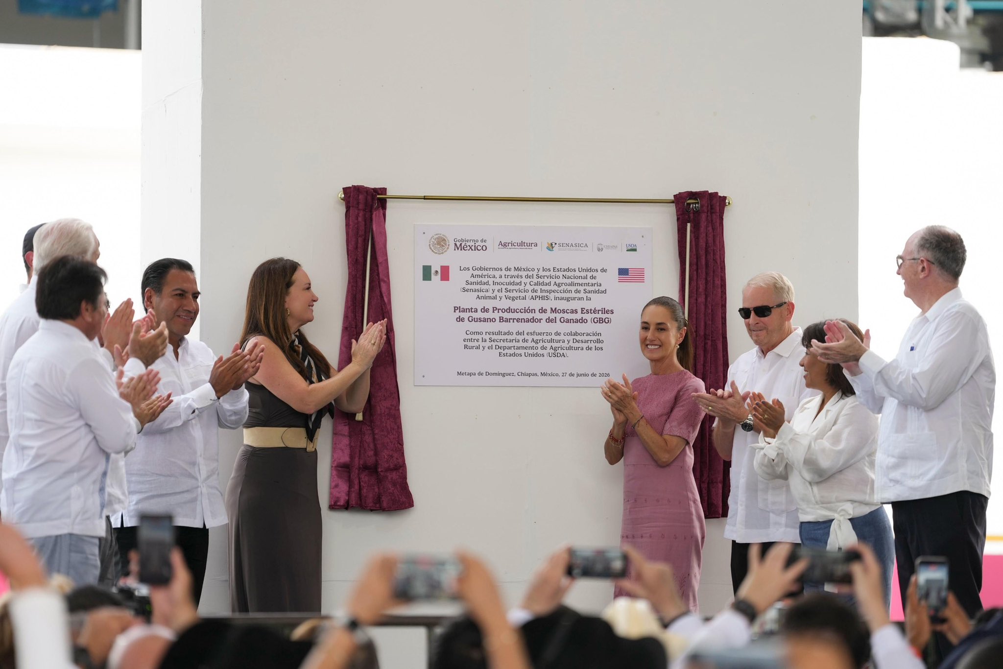 Claudia Sheinbaum inaugura planta de moscas estériles contra gusano barrenador en Chiapas.