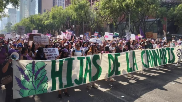 Colectivos realizan jornada de sensibilización y lucha por el uso recreativo del cannabis en la alcaldía Cuauhtémoc de la CDMX