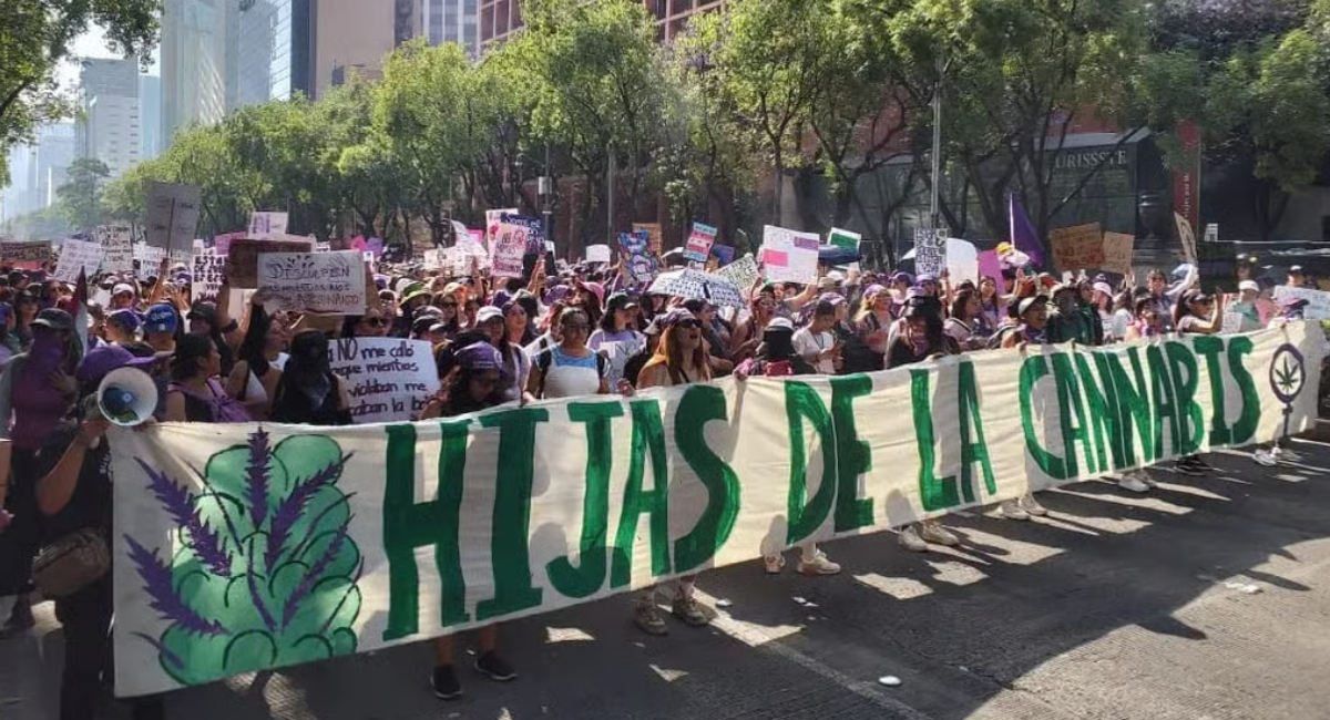 Colectivos realizan jornada de sensibilización y lucha por el uso recreativo del cannabis en la alcaldía Cuauhtémoc de la CDMX