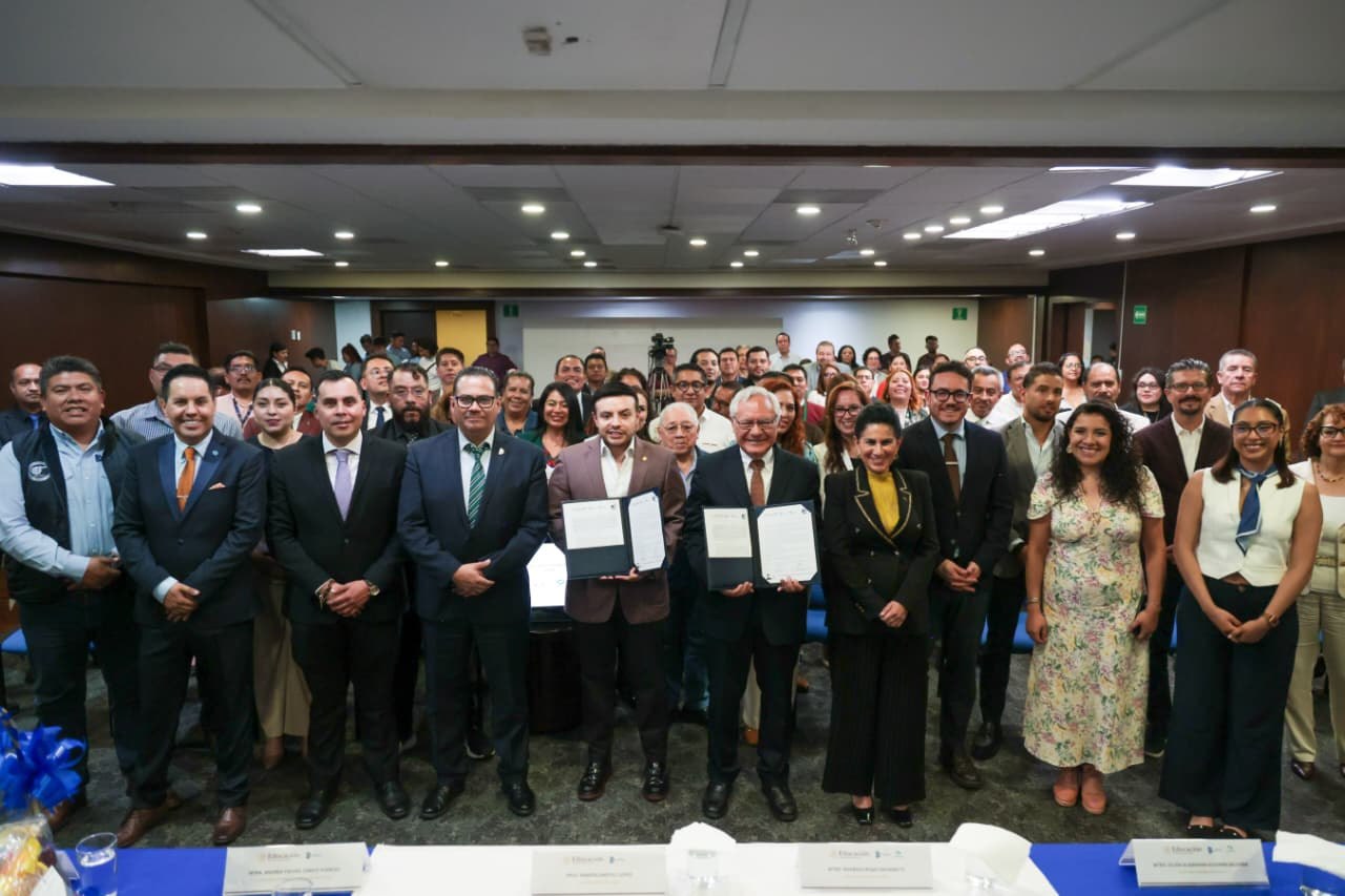 Conalep y SEP firman convenio para facilitar acceso a educación superior.