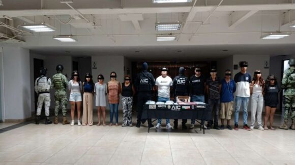 Semar y Guardia Nacional detienen a 12 narcomenudistas en Jiutepec, Morelos; aseguran drogas