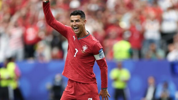 ¿Se molestó? Así reaccionó Cristiano Ronaldo al preguntarle sobre Messi tras partido ante Uzbekistán