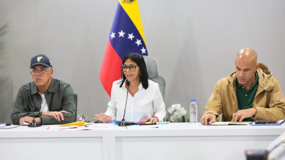 Delcy Rodríguez promete viviendas para afectados por terremotos de Venezuela