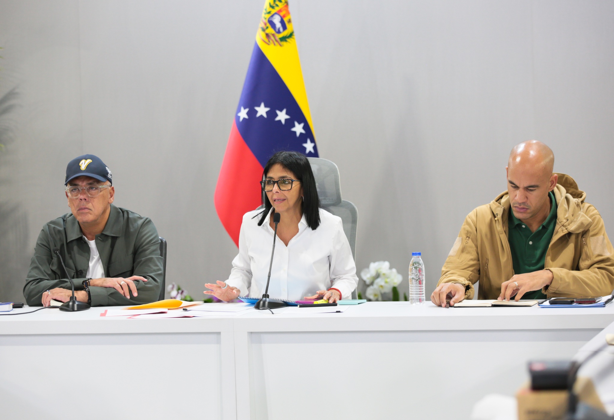 Delcy Rodríguez promete viviendas para afectados por terremotos de Venezuela.