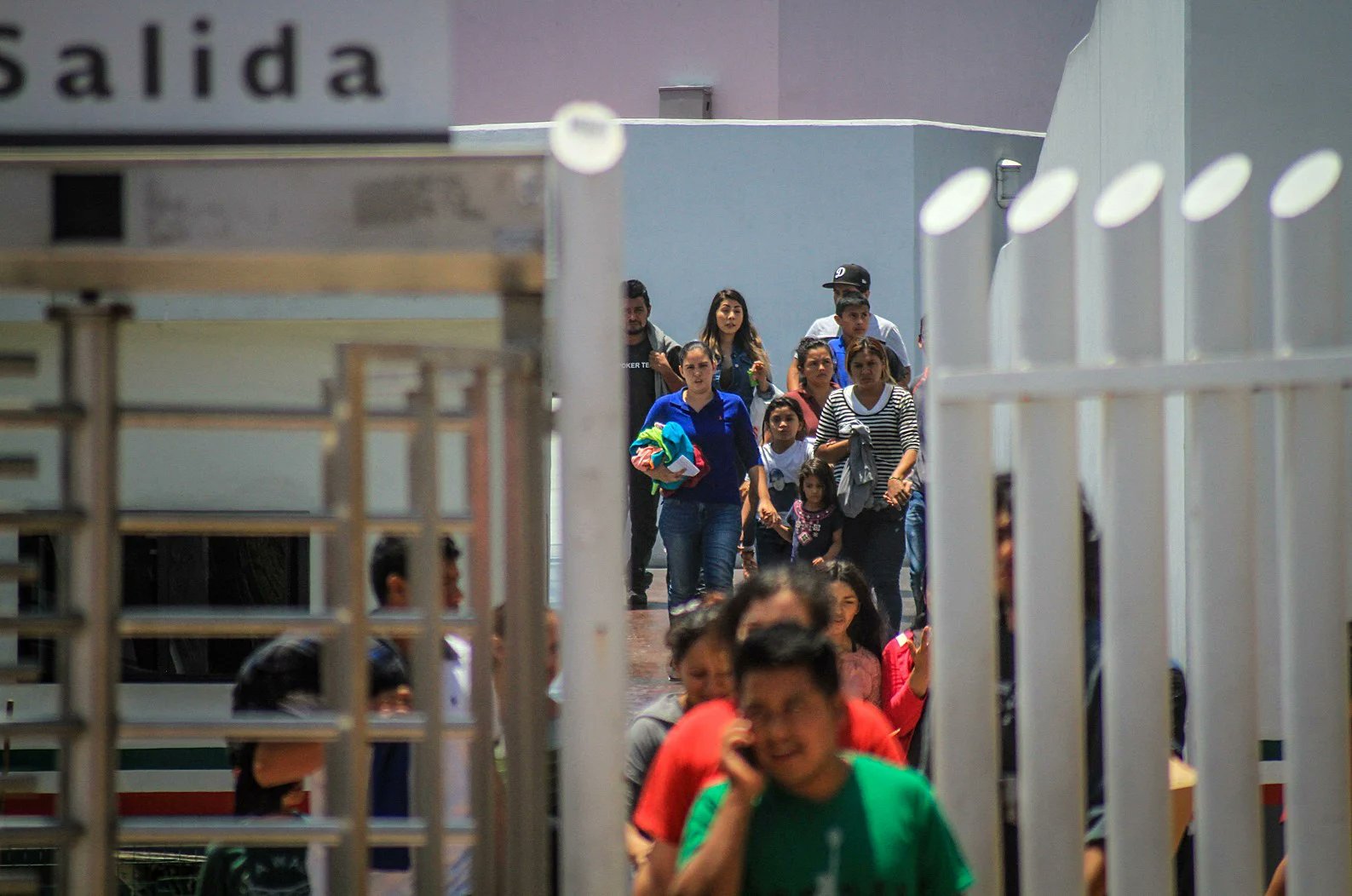 Tribunal de Estados Unidos autoriza reanudar expulsión acelerada de migrantes.