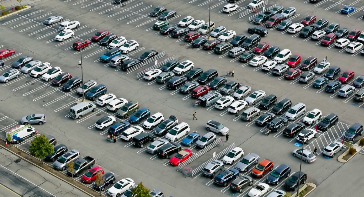 Estacionamientos de la CDMX deberán responder por daños a automóviles de sus clientes
