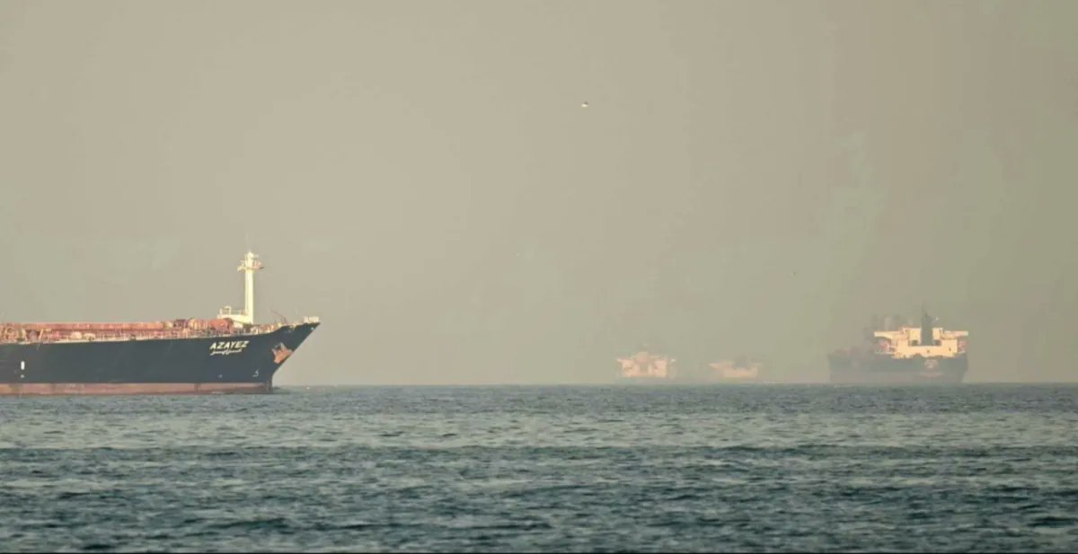 Video muestra bombardeo de Estados Unidos contra Irán en el Estrecho de Ormuz.