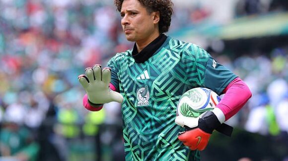Casi se lesiona: Guillermo Ochoa sufre susto en entrenamiento de México antes de enfrentar a Chequia