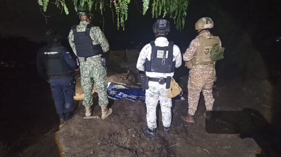 Autoridades aseguran centro clandestino y 5 mil litros de huachicol en Guanajuato