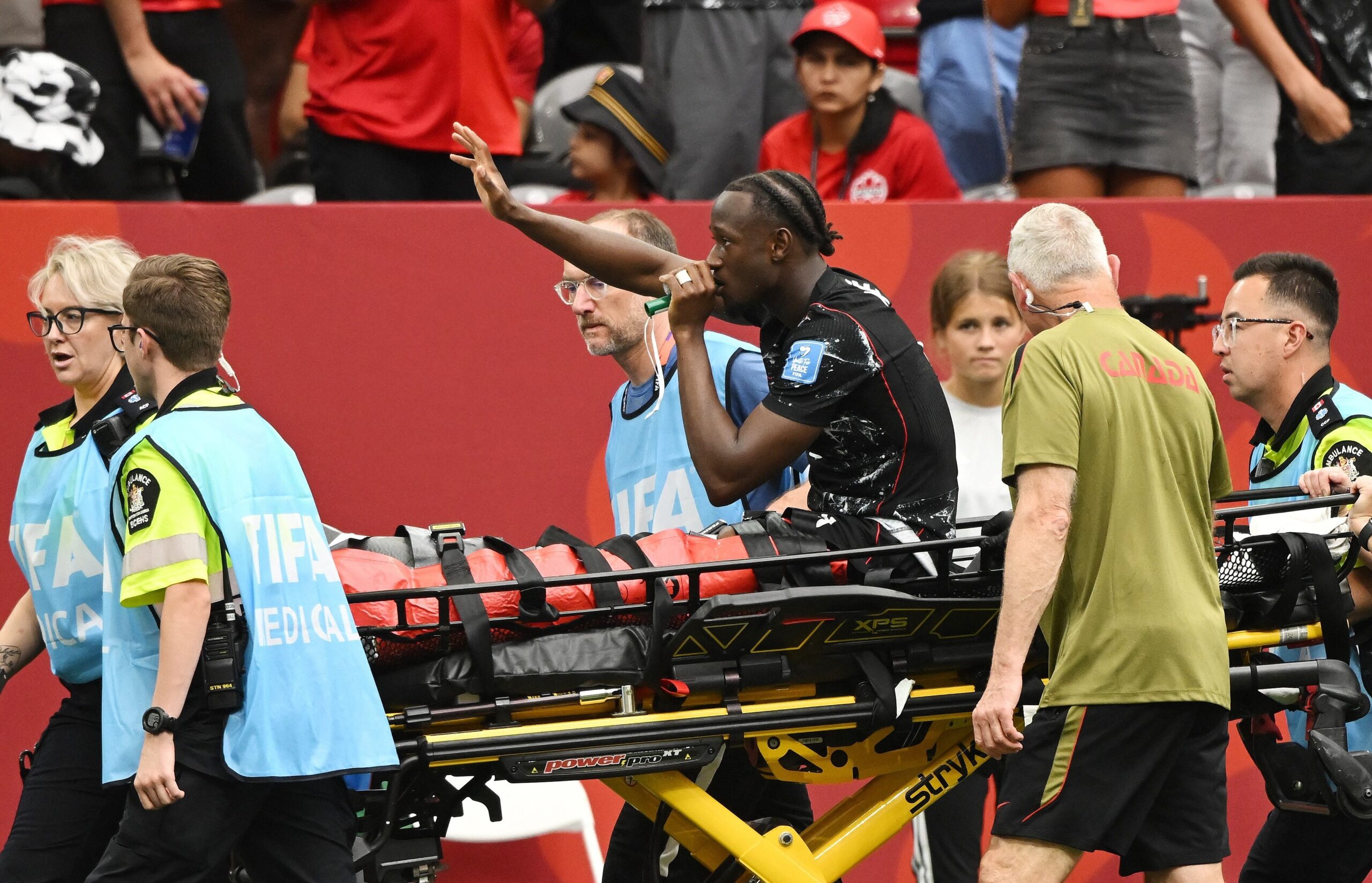 Ismaël Koné, jugador de Canadá, se somete a cirugía tras dura fractura en Mundial 2026.