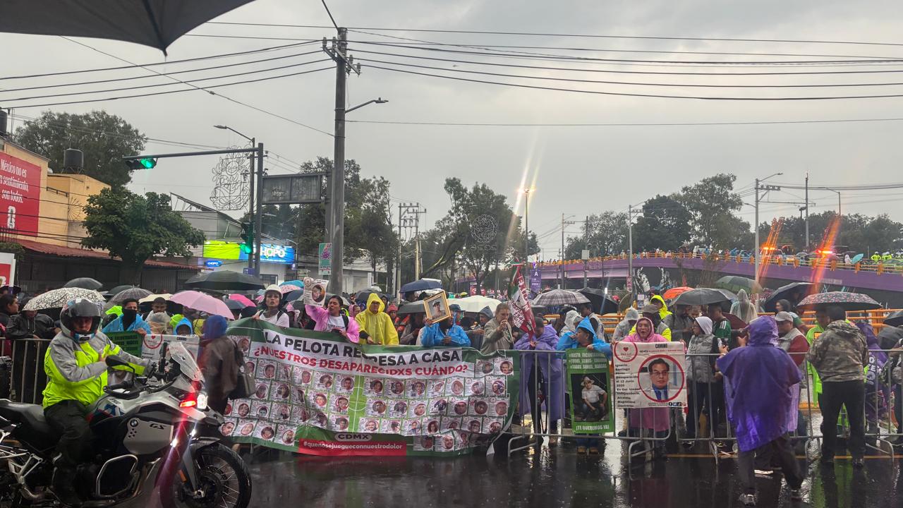 Madres buscadoras exigen destitución de funcionarios de CDMX tras enfrentamiento con policías.