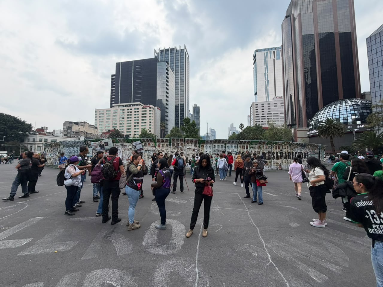 Policía de CDMX reprime marcha de madres buscadoras en Calzada de Tlalpan, generando enfrentamientos.