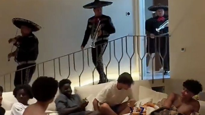 Georgina Rodríguez sorprende a Cristiano Jr. con mariachi en celebración de cumpleaños 16.