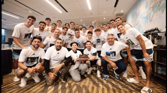 Selección Argentina celebra el cumpleaños de Lionel Messi con mensajes especiales