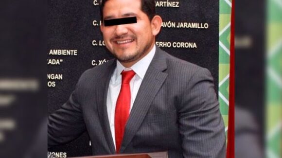 Detienen a exfuncionario del Edomex por investigacion de venta de plazas
