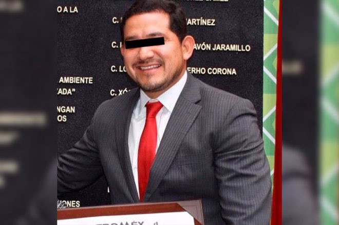 Detienen a exfuncionario del Edomex por investigacion de venta de plazas.