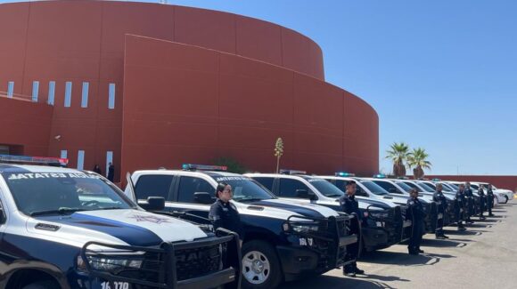 Estados Unidos entrega 34 vehículos a autoridades fronterizas de Sonora para fortalecer vigilancia