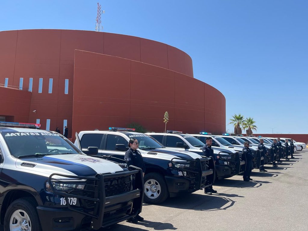 Estados Unidos entrega 34 vehículos a autoridades fronterizas de Sonora para fortalecer vigilancia.
