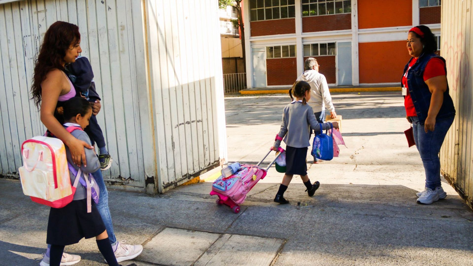 Ciclo escolar 2025-2026 terminará el 9 de julio sin megapuente final, asegura la SEP.