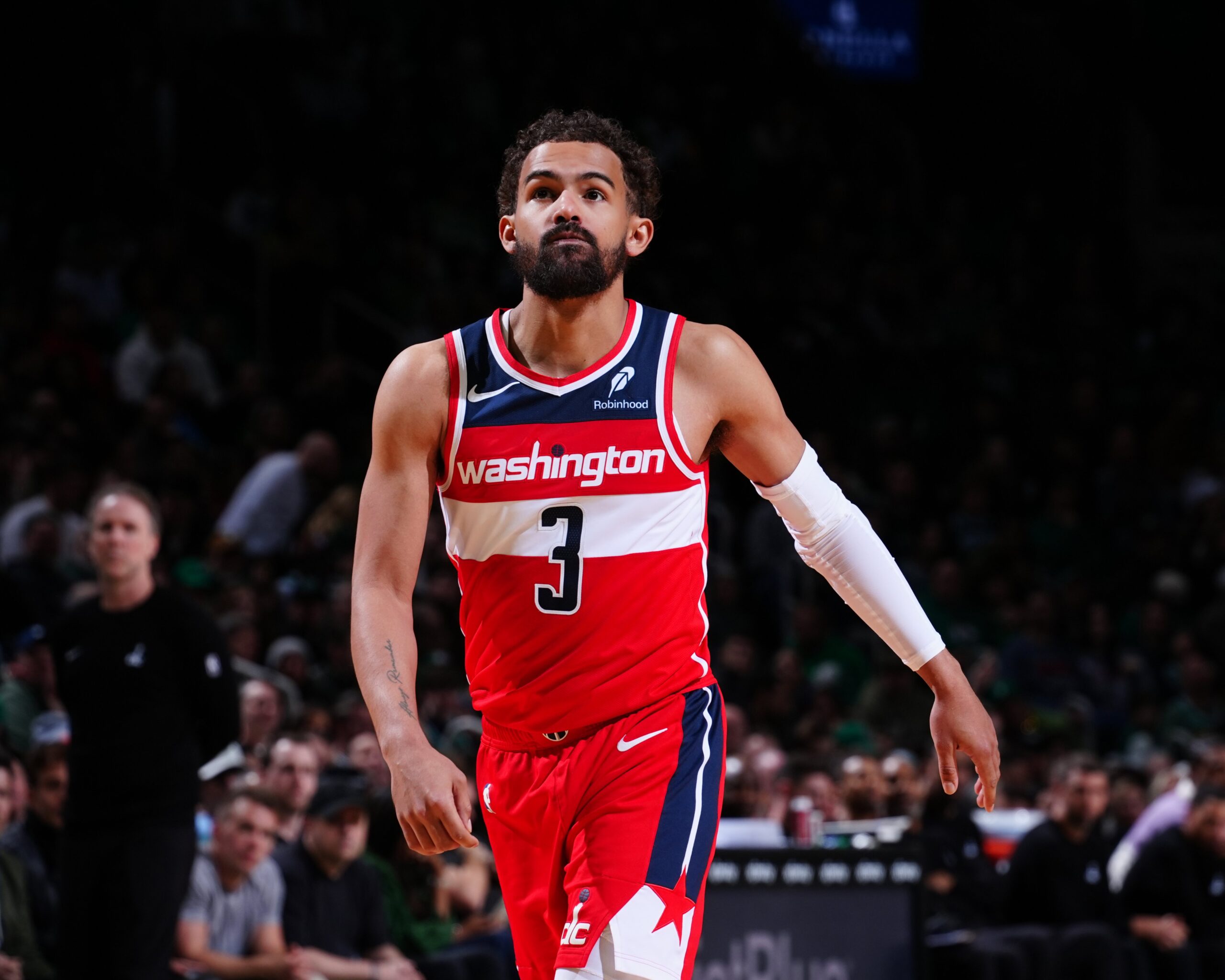 Trae Young firma contrato de 212 millones con Wizards de la NBA.