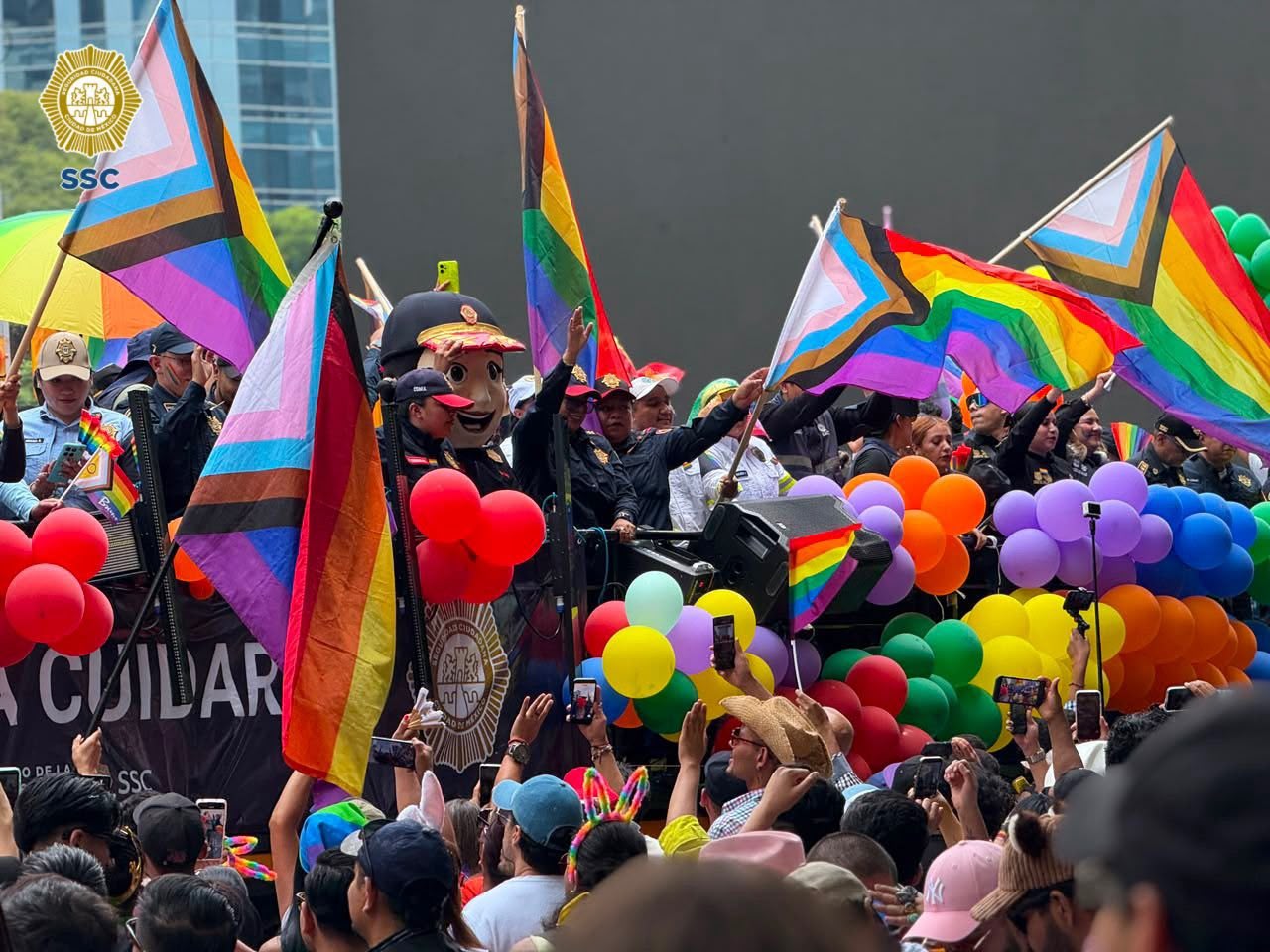 Bodas colectivas, Mundial 2026 y un llamado por las personas desaparecidas marcaron una jornada histórica