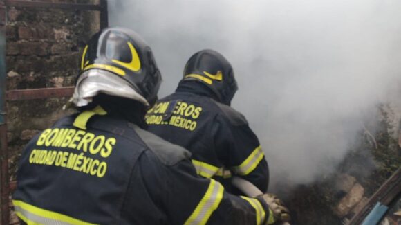 Bomberos sofocan incendio en Torre Médica de Lindavista en la Ciudad de México