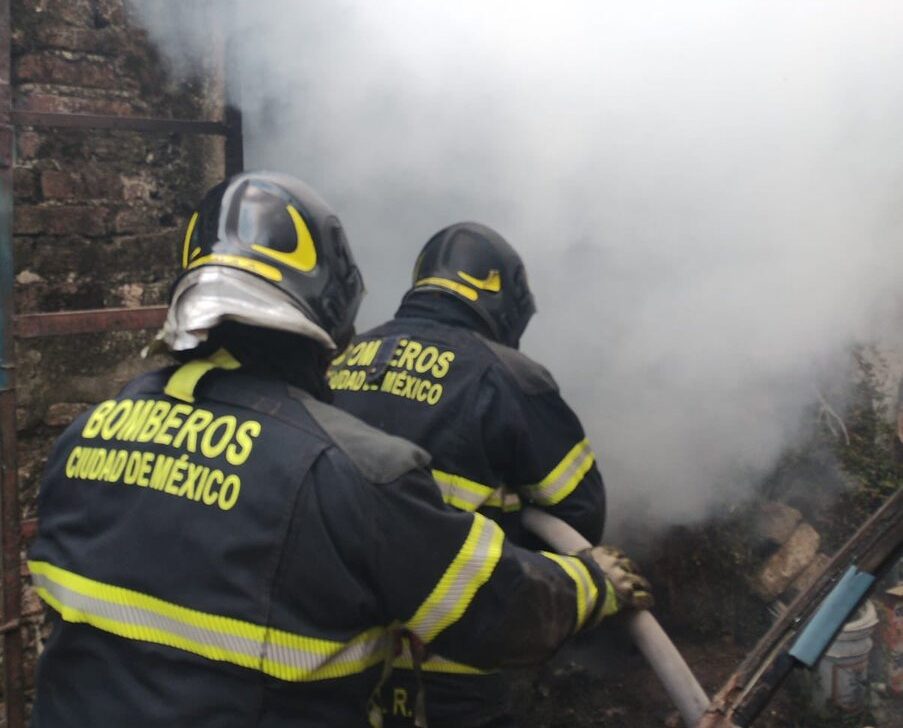 Bomberos sofocan incendio en Torre Médica de Lindavista en la Ciudad de México