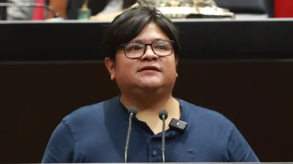 El senador Gibrán Ramírez alerta sobre crisis política en Oaxaca y exige la renuncia del gobernador Salomón Jara