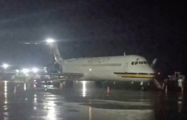 Rayo impacta en el Aeropuerto Internacional de Maiquetía de Venezuela y deja nueve heridos.