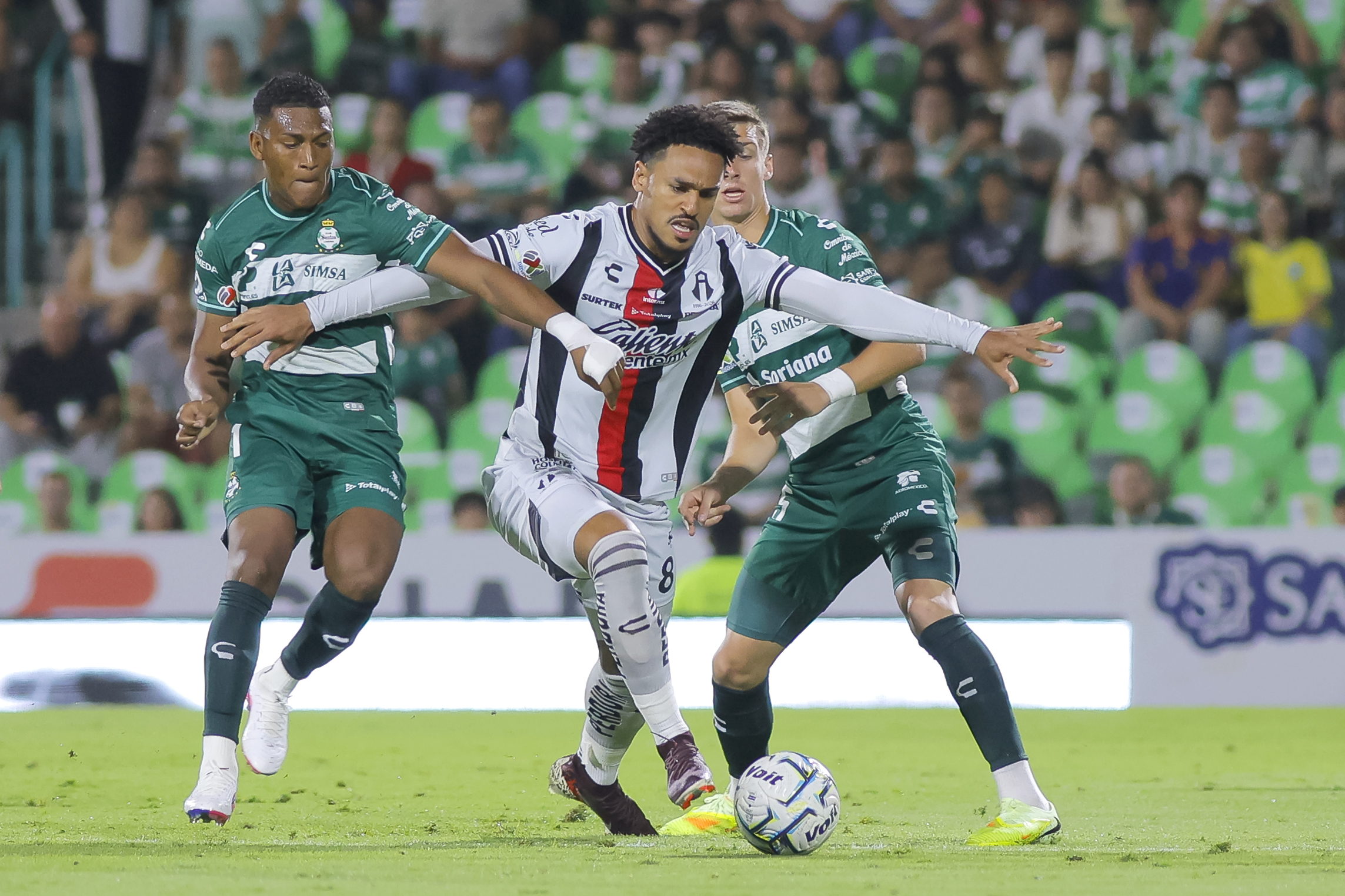 FMF abre investigación por presunto espionaje en partido de Santos vs Atlas en el Apertura 2026.