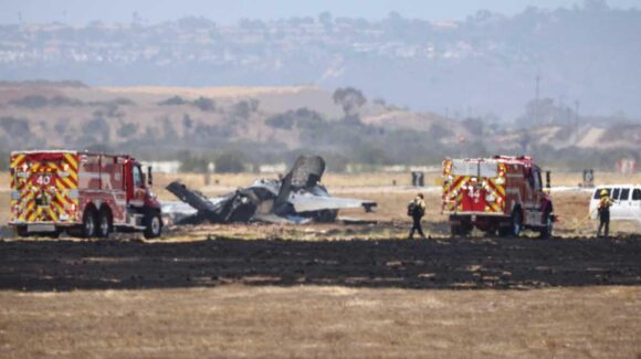 Avión militar de Estados Unidos se estrella en base de Marines en San Diego, California