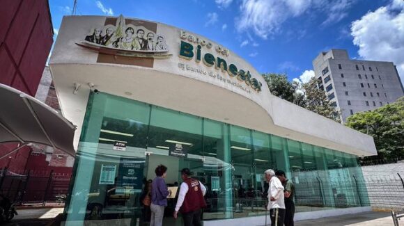 Autoridades detienen a gerente del Banco del Bienestar en Nuevo León por desfalco