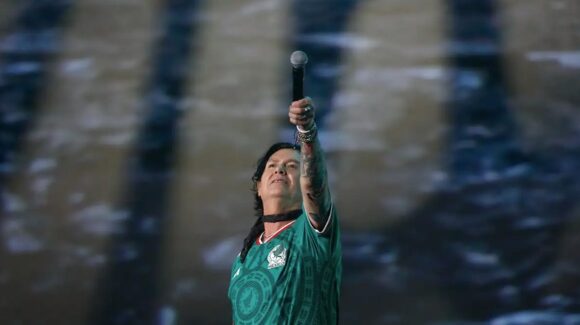 Caifanes hace vibrar a 65 mil fans en el Estadio GNP en la Ciudad de México