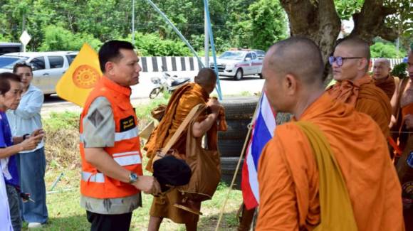 VIDEO: Niño de 11 años atropella a monjes que peregrinaban en Tailandia; hay 9 muertos