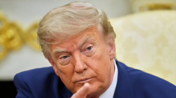Trump afirma que Irán está “desesperado” por negociar y amenaza con nuevos ataques