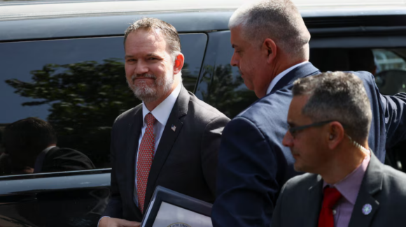 Jamieson Greer llega a Palacio Nacional para reunirse con Sheinbaum durante la tercera ronda bilateral de revisión del T-MEC