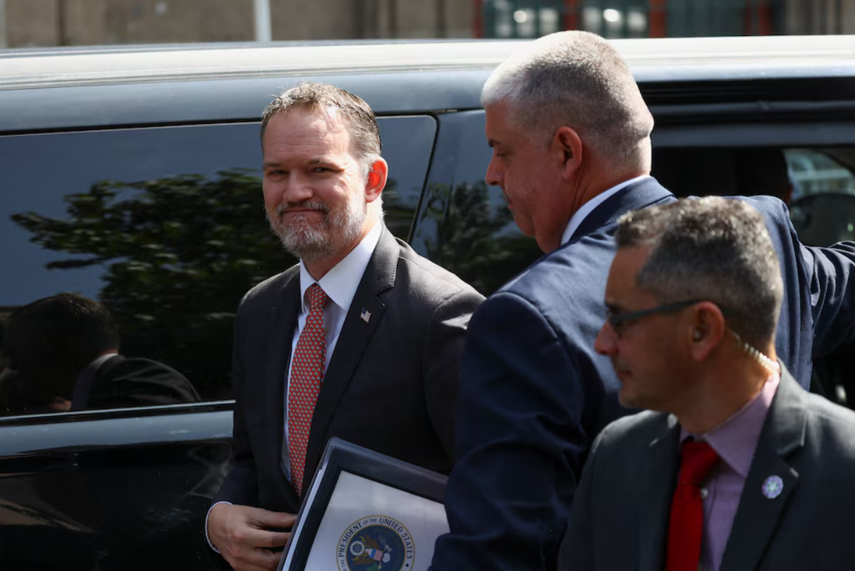 Jamieson Greer llega a Palacio Nacional para reunirse con Sheinbaum