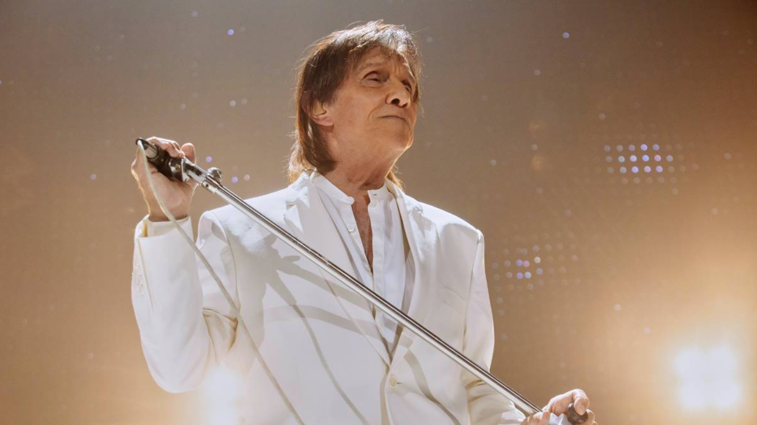 Hospitalizan a Roberto Carlos para una cirugía