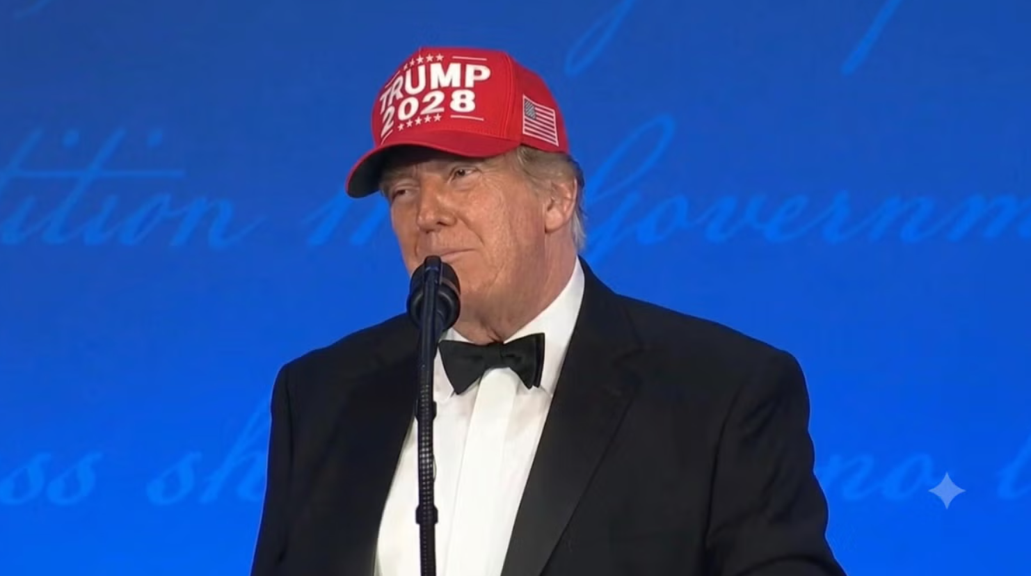 Donald Trump bromea con buscar la presidencia en 2028