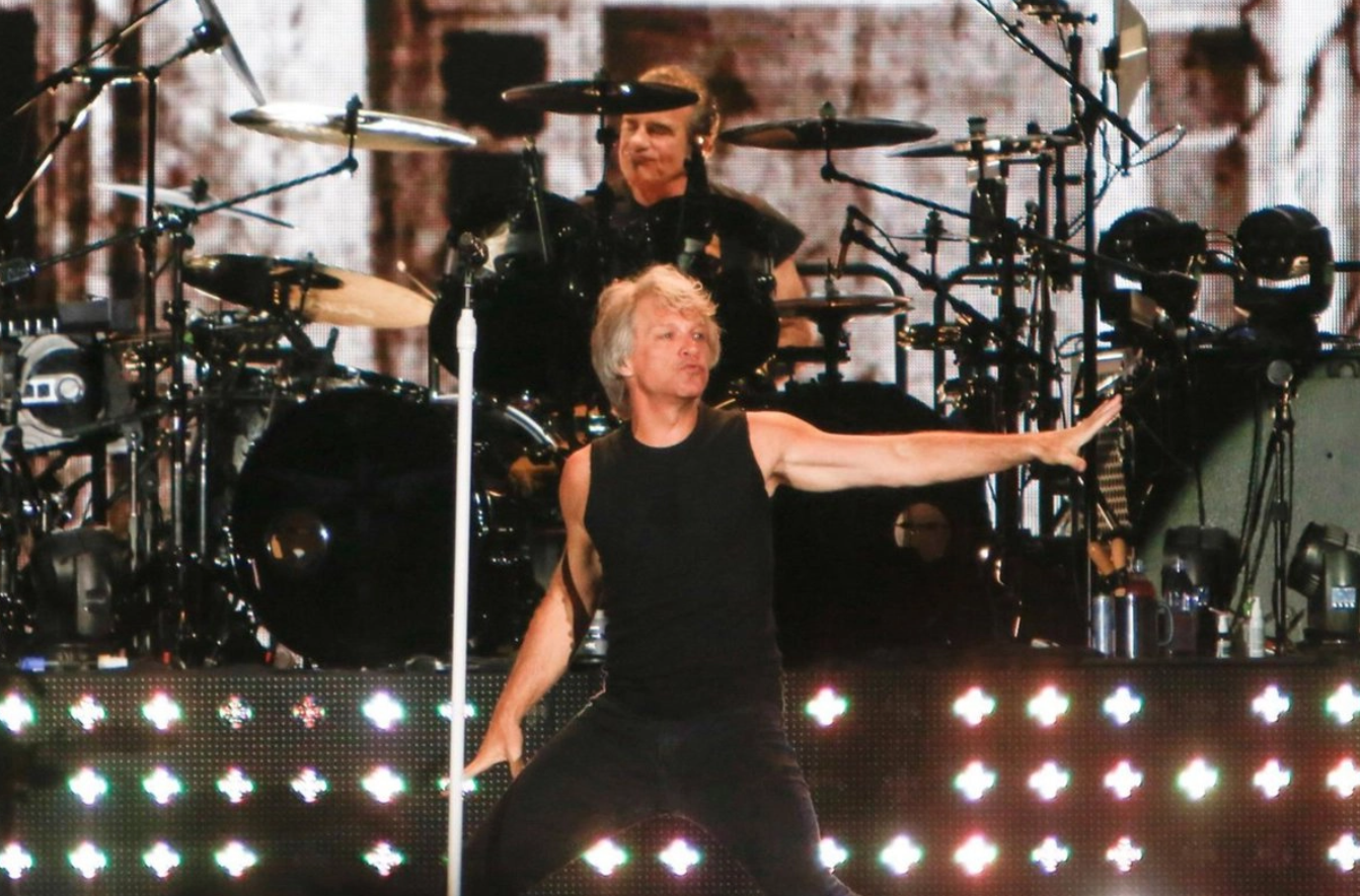 Jon Bon Jovi suspende concierto en el Madison Square Garden