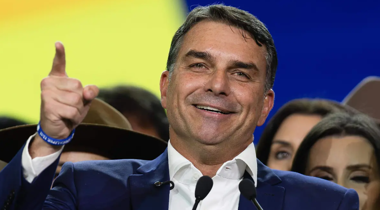 Flávio Bolsonaro oficializa candidatura presidencial en Brasil