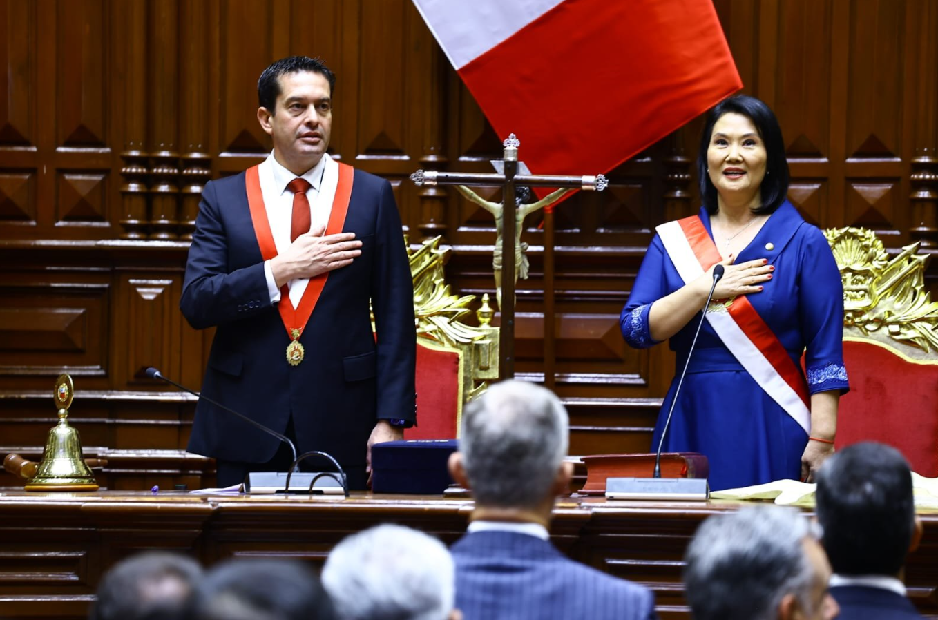 Keiko Fujimori jura ante el Congreso como presidenta de Perú